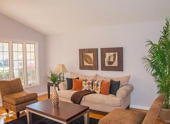4th image of 107 W Marseille Dr