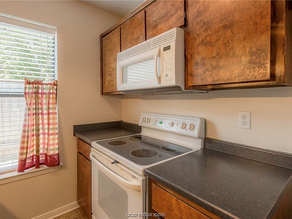 1st image of 2513 Hickory Dr