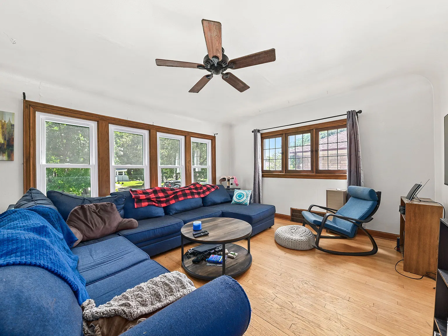 2 bed, 1100 sqft, $1,650 — Photo 2