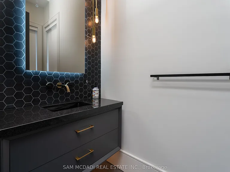 1019 Strathy Ave — Photo 14
