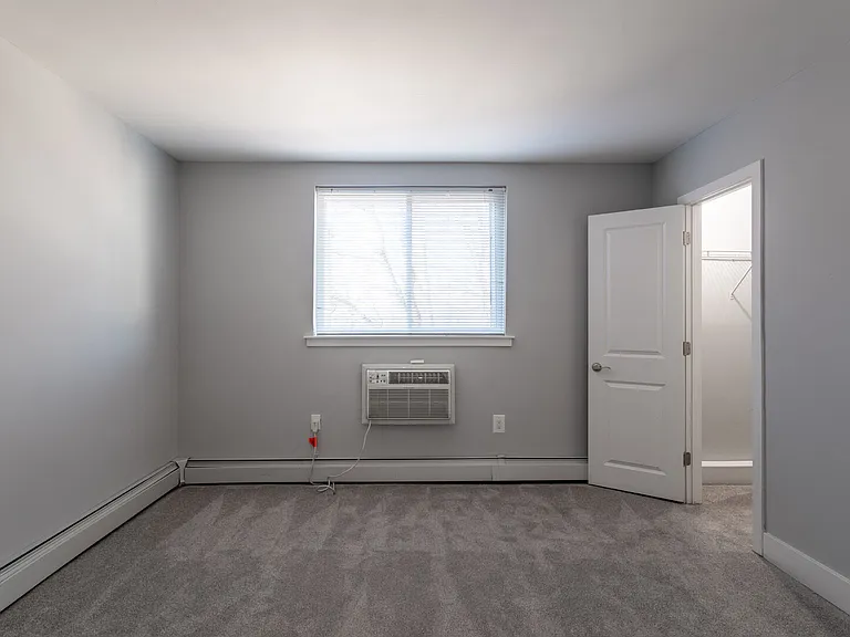 Ridge Court Apartments — Photo 8