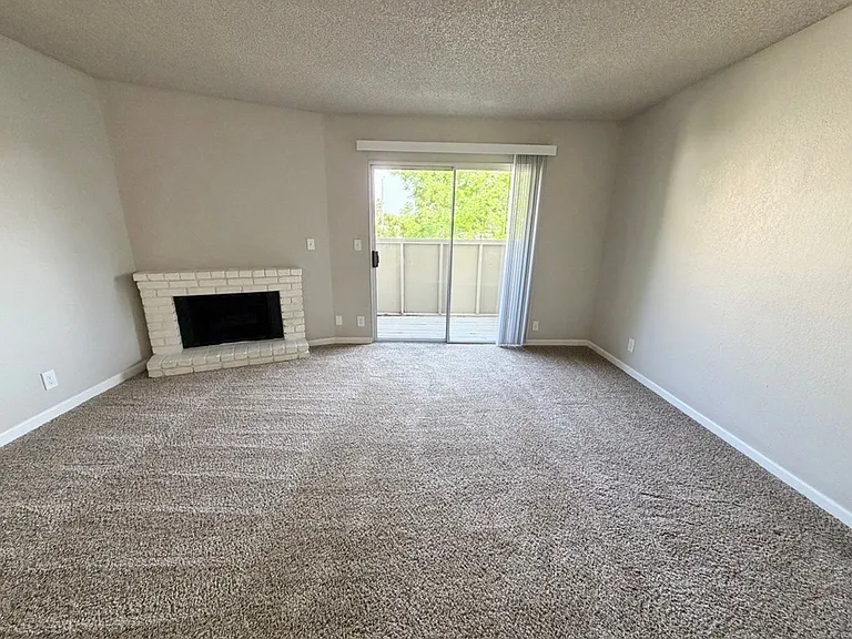 400 W Gettysburg Ave — Photo 12