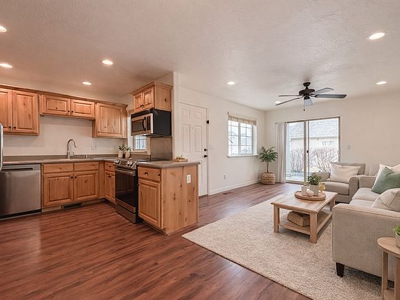 3rd image of 2515-450 S Point #8