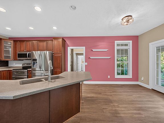 5th image of 5 Timberidge Ct