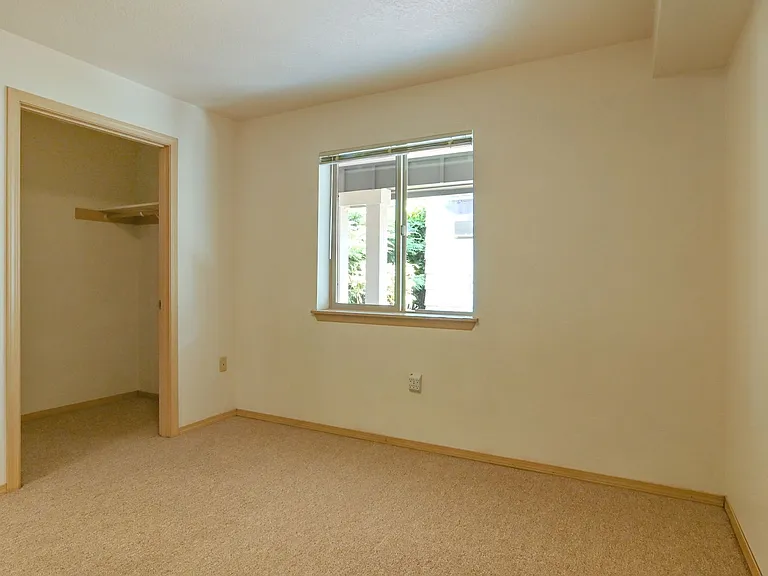 Hays Apartments — Photo 18