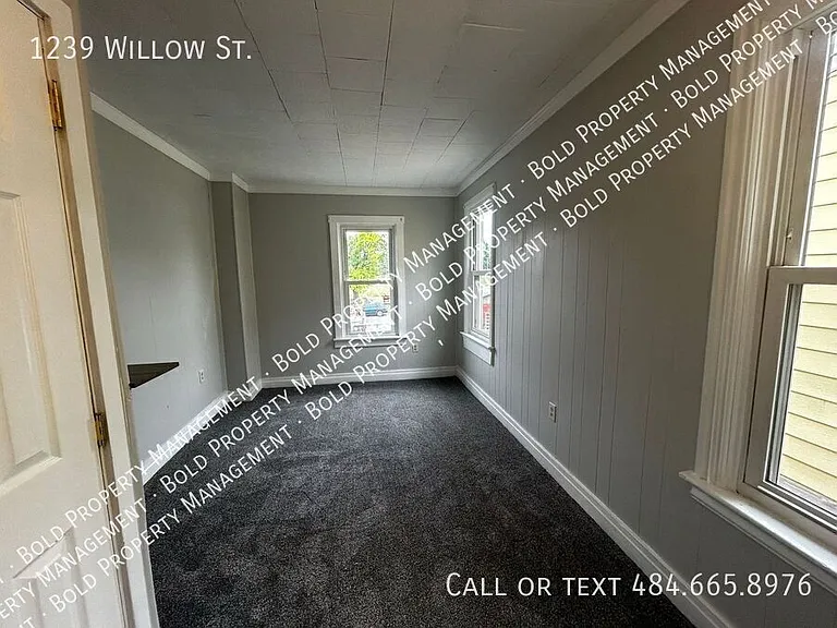 1239 Willow St — Photo 3