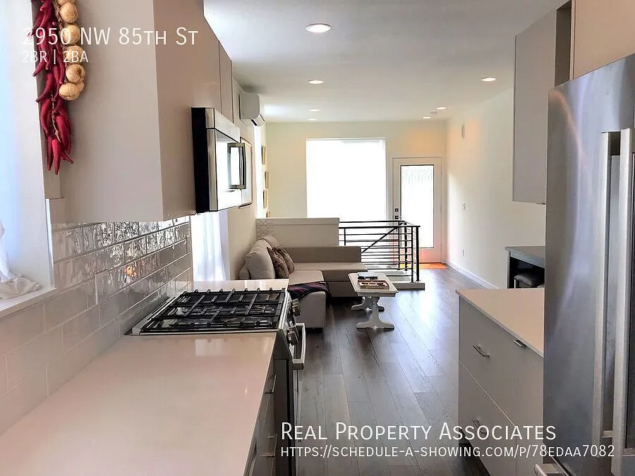 Ballard Townhouse — Photo 2
