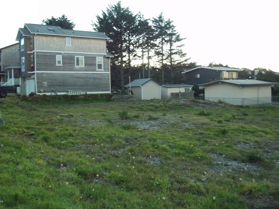 1st image of 329 SE Jetty Ave