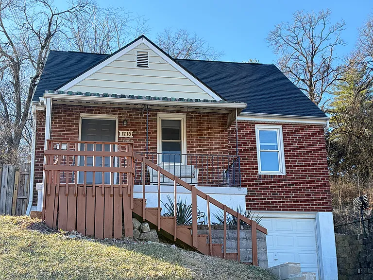 1718 Hunt Rd — Photo 2