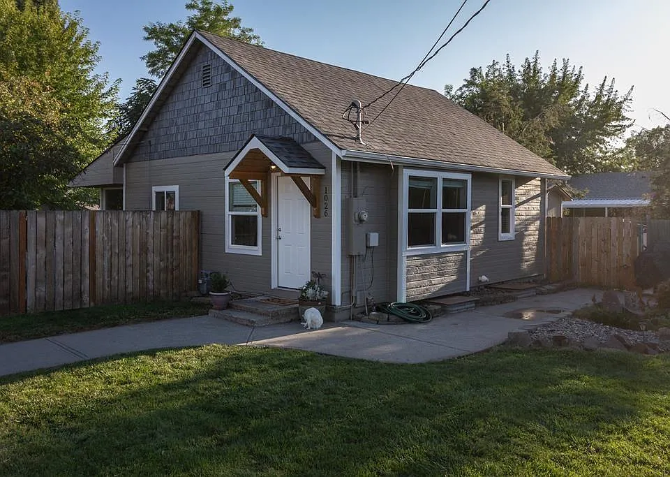 1026 School Ave