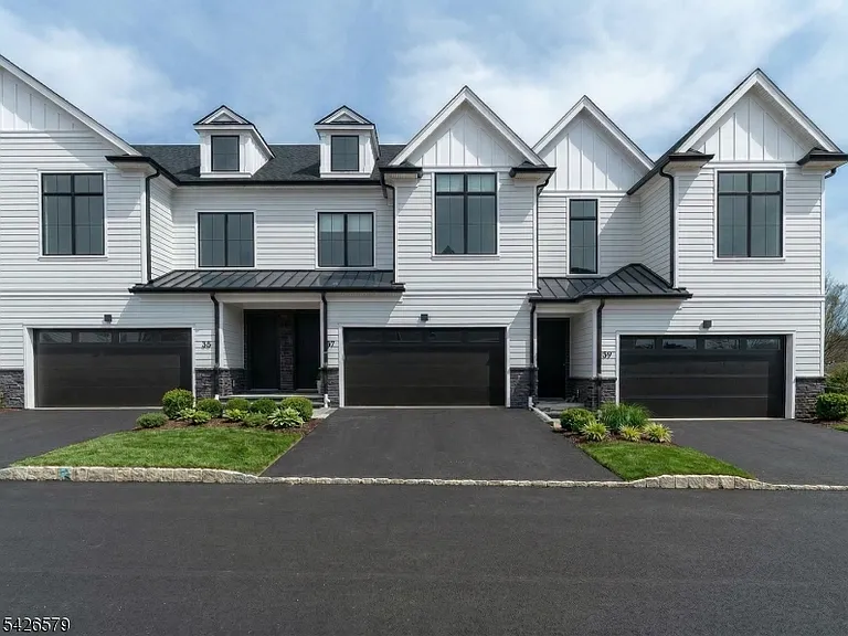 27 Feldman Ct — Photo 1