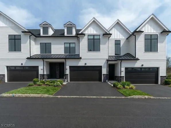 27 Feldman Ct, Paramus, NJ 07652