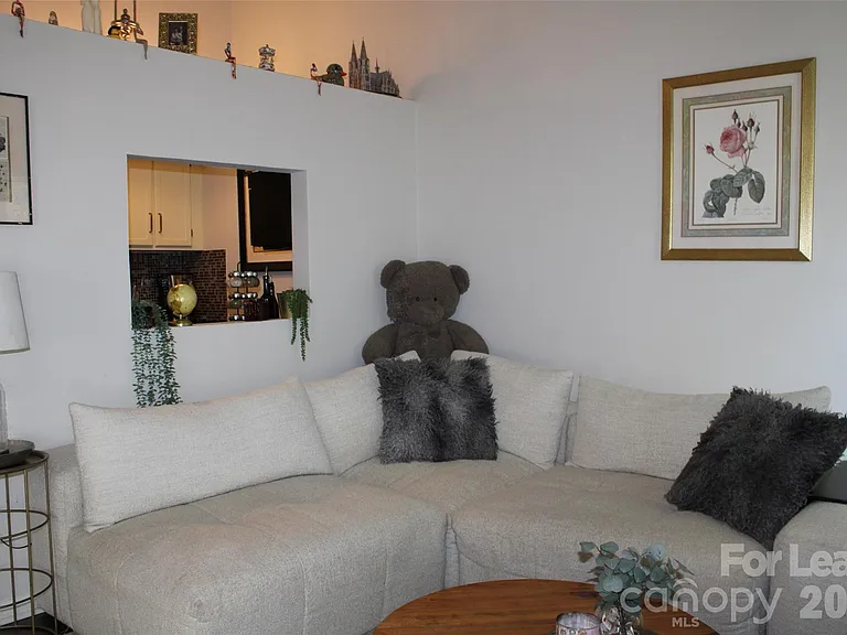 430 Queens Rd — Photo 6