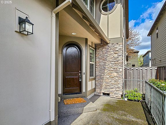 3rd image of 6395 NE Whitewood Dr