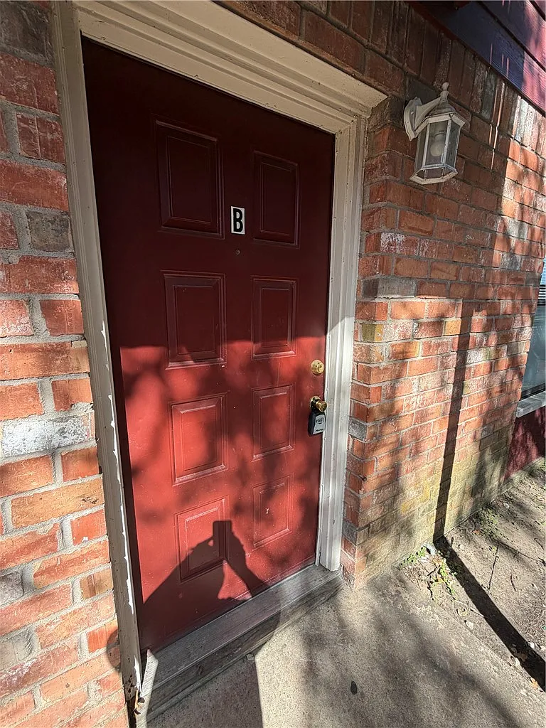 2 bed, 900 sqft, $995 — Photo 2