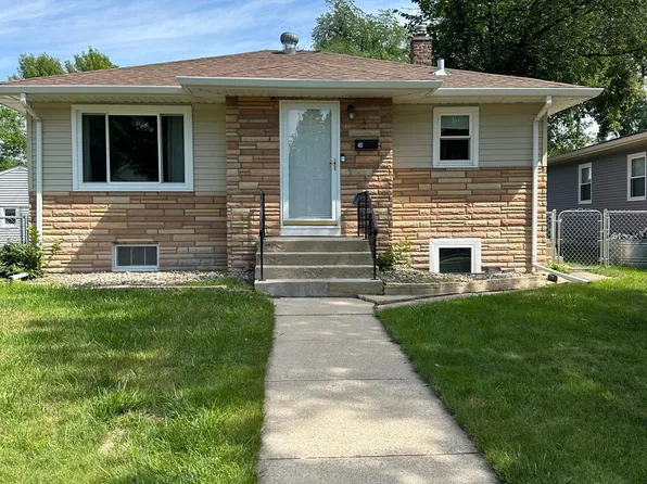 413 Elmwood Ave S, Fargo, ND 58103