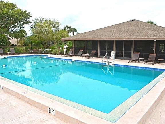 4th image of 7105 Saint Andrews Ln #1