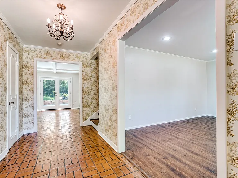 10534 Royal Springs Dr — Photo 2