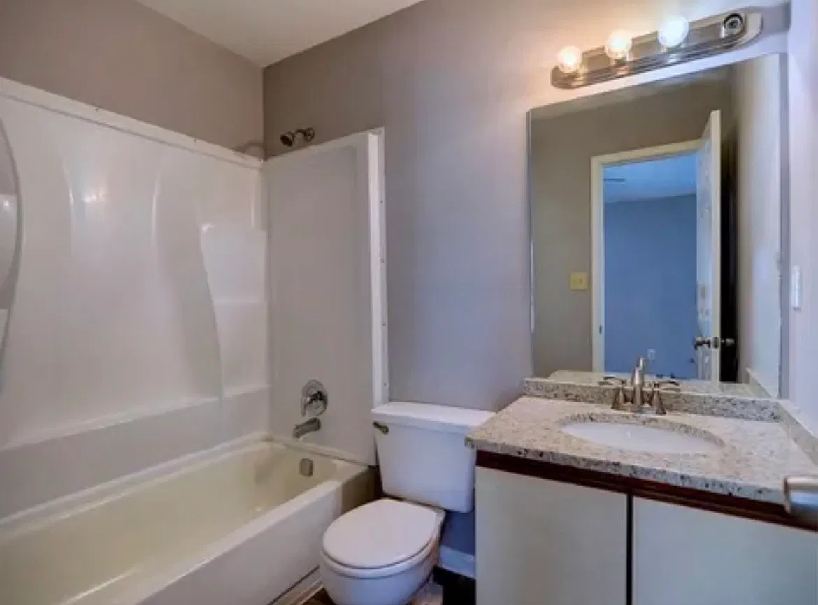 2 bed, 1120 sqft, $1,800 — Photo 2