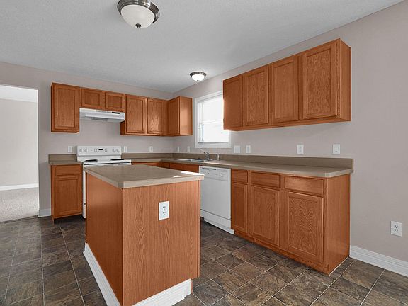 3rd image of 803 Cedar Run Dr