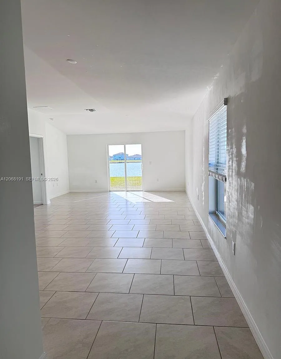 4 bed, 2.0 bath, 1812 sqft, $2,150 — Photo 2