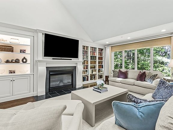 4th image of 1003 Wisteria Way Unit 1003