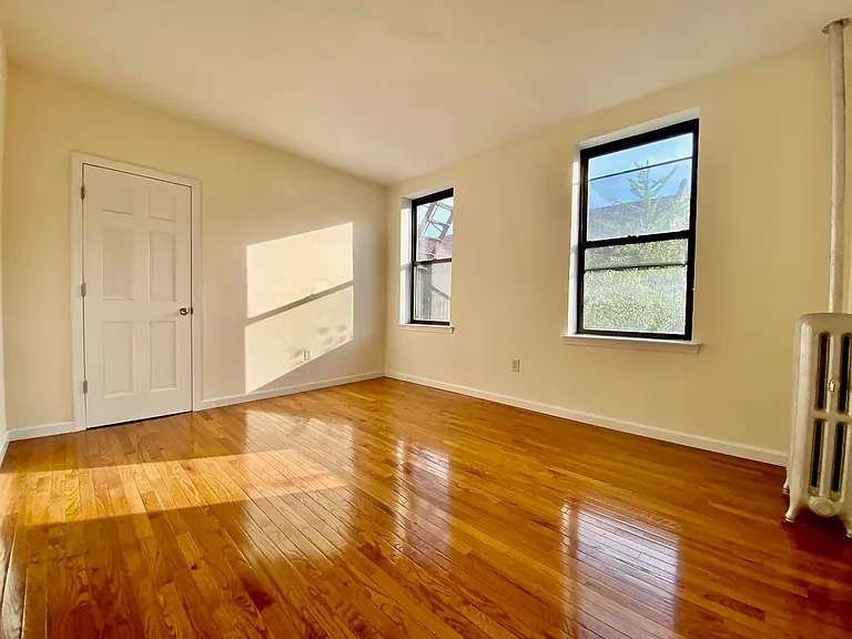 603 Isham St #2G — Photo 1