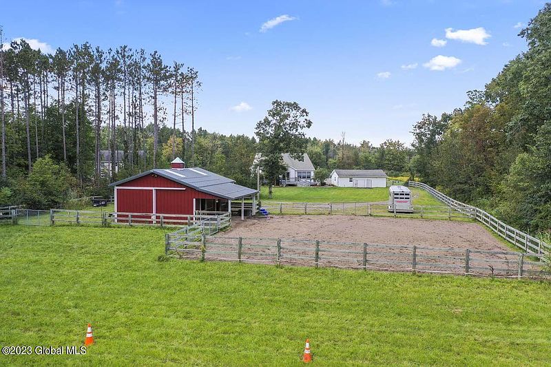 3rd image of 281 Lake Road