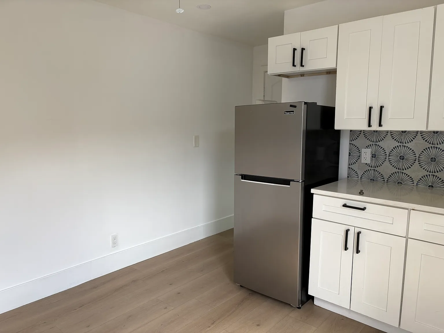 Studio, 300 sqft, $1,150 — Photo 3