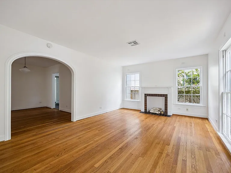 326 W 22nd St — Photo 14
