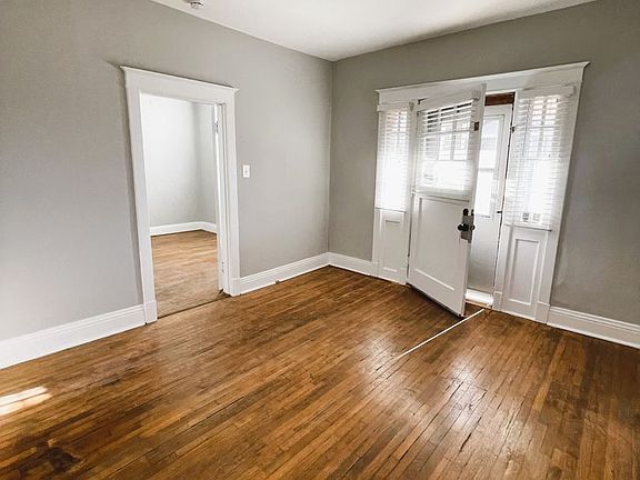 3rd image of 1115 Blendon Pl