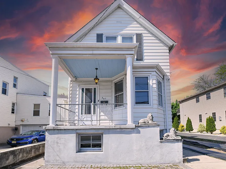 241 Maple St — Photo 33