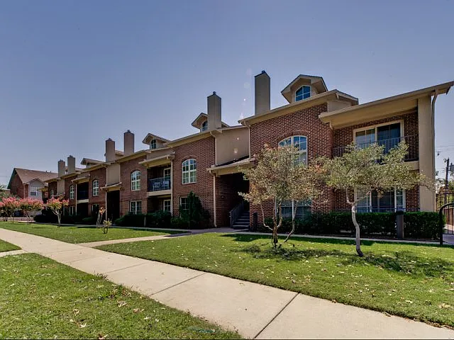 McFarlin Place Apartments — Photo 9