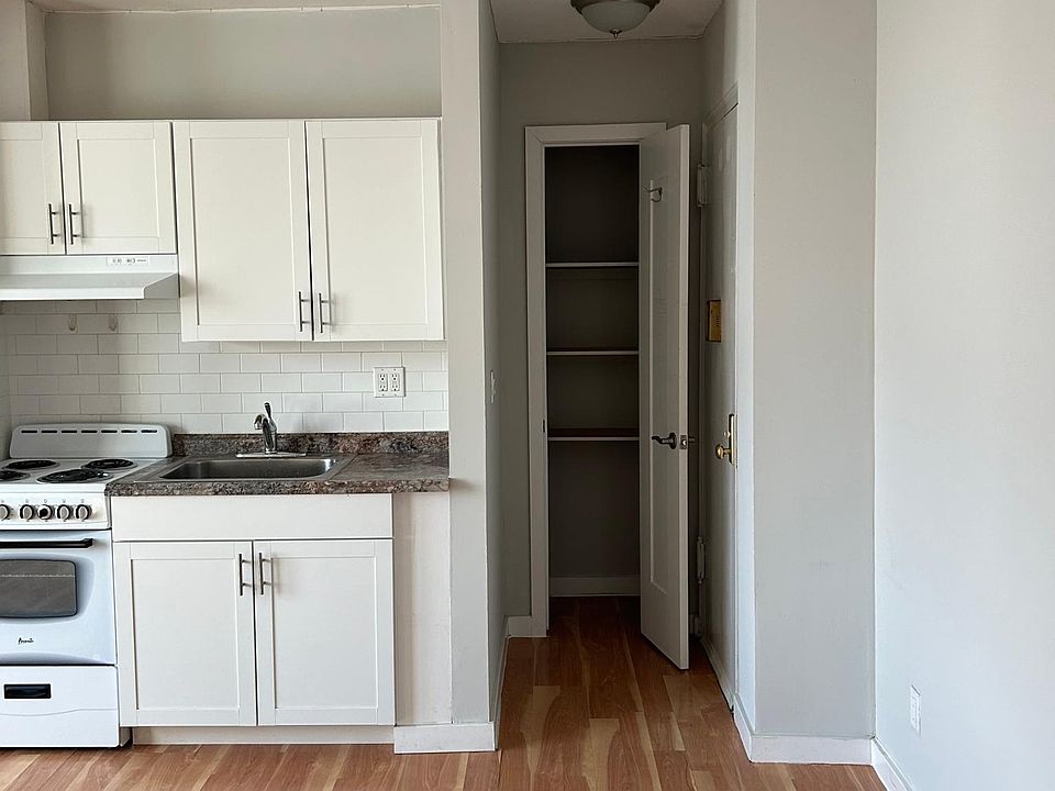 2nd image of 215 E Broadway #2