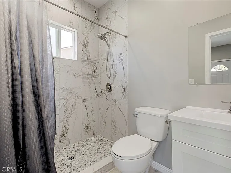 10933 Nassau Ave — Photo 8