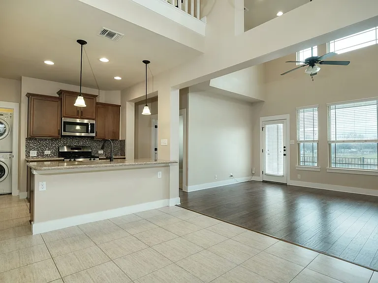 7320 Easy Wind Dr — Photo 5