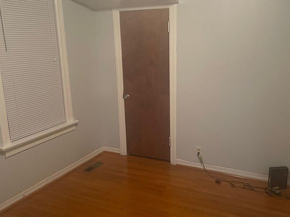 2nd image of 5233 Sutherland Ave #1