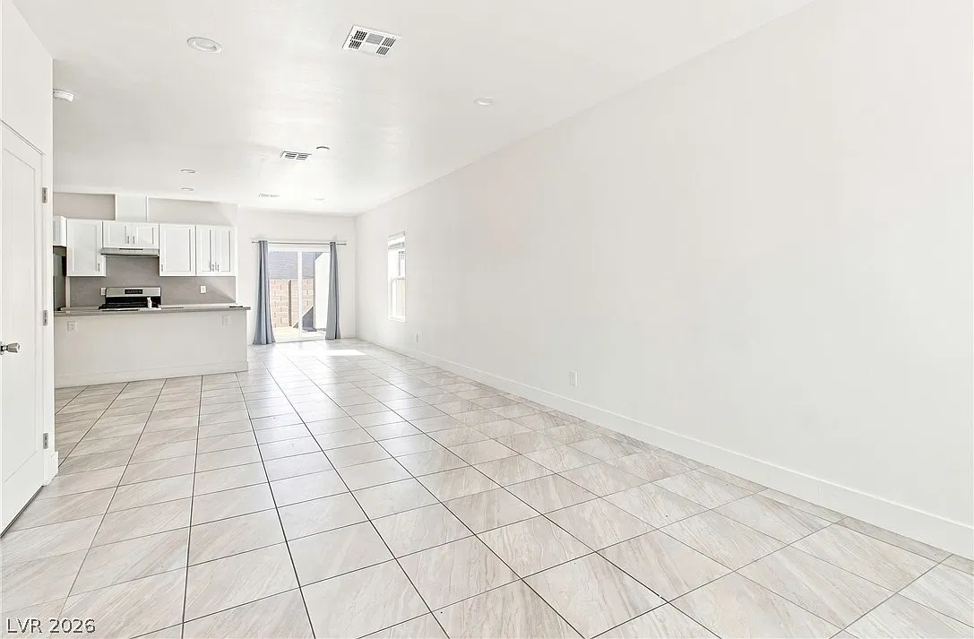 4 bed, 2.0 bath, 1526 sqft, $2,195 — Photo 3