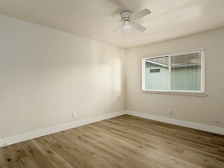 1119 W Sacramento Ave — Photo 8
