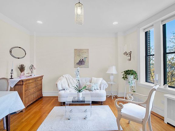 3rd image of 725 Riverside Dr APT 4D