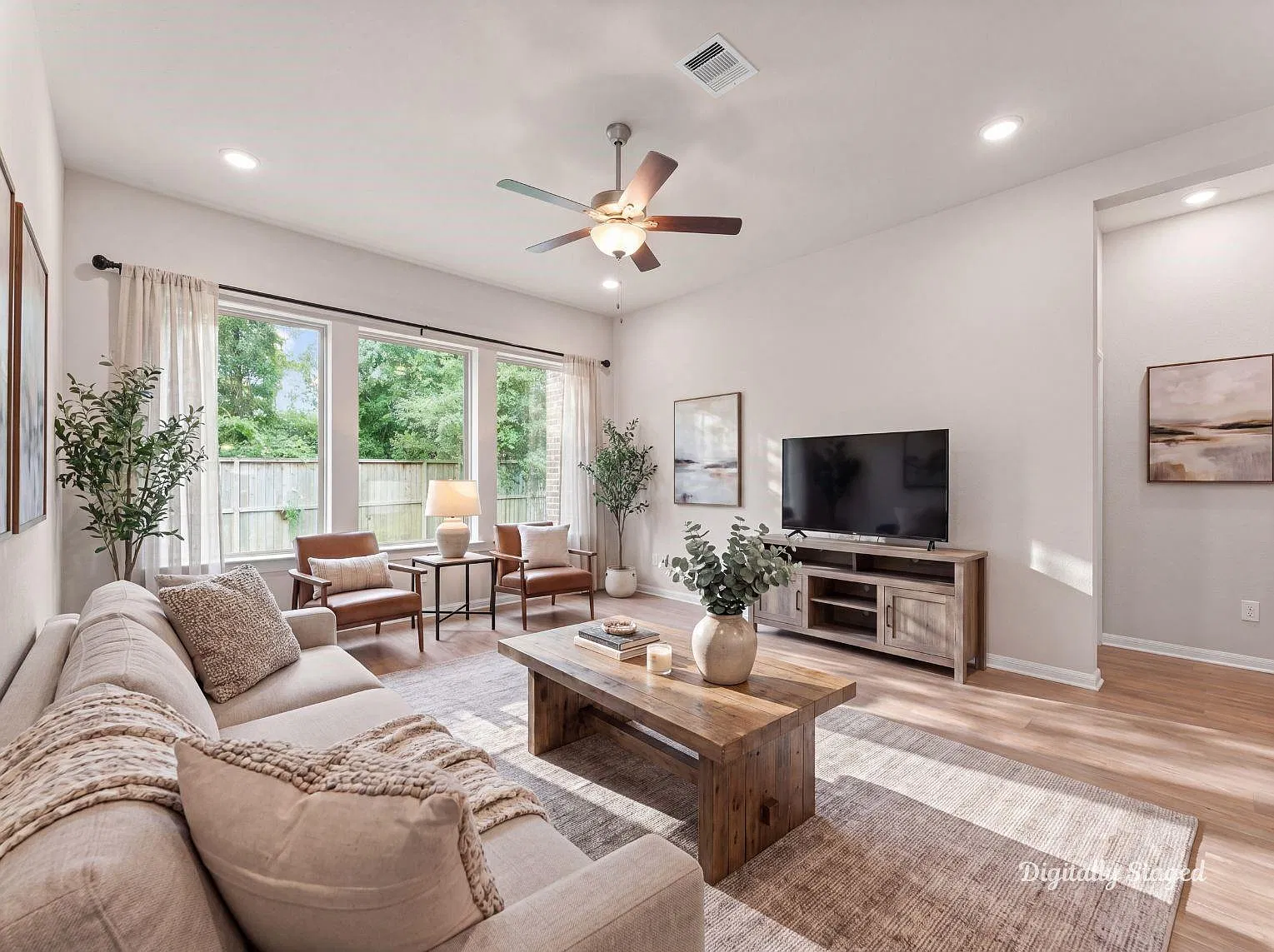 3 bed, 2.0 bath, 1947 sqft, $2,400 — Photo 2