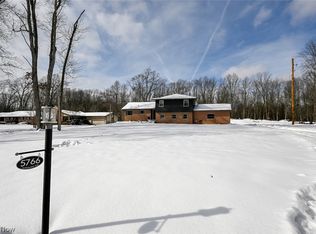 5766 Weaver Rd, Akron, OH 44319