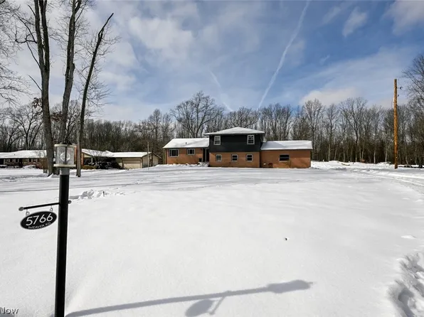 5766 Weaver Rd, Akron, OH 44319