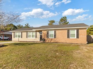 5909 Spinner Rd, Hope Mills, NC 28348