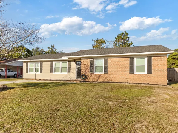 5909 Spinner Rd, Hope Mills, NC 28348
