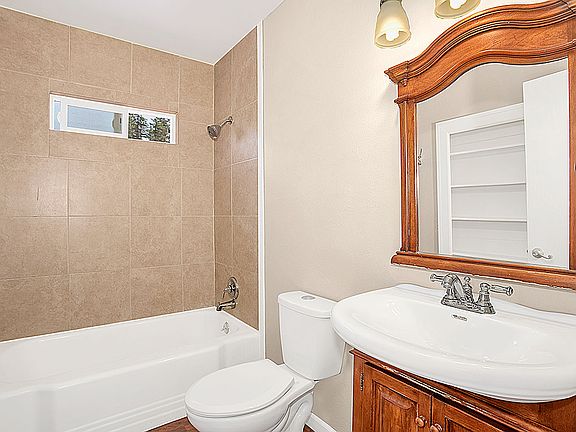 4th image of 5017 75th Ave NE
