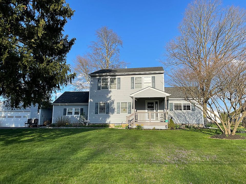 1st image of 4 Crest Dr N