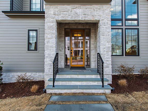 3rd image of 1614 Carson St