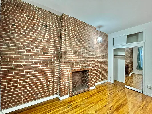 Rented by CitySites Real Estate Group | media 8