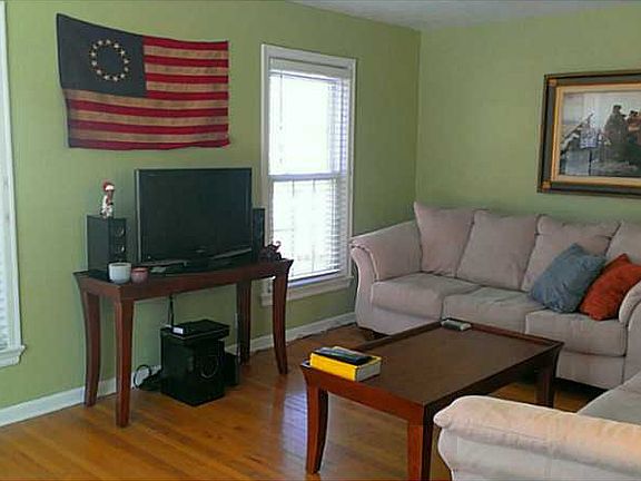 3rd image of 5721 Rosslyn Ave